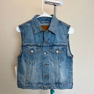 Aritzia Denim Forum The Bridget Vintage Denim Vest